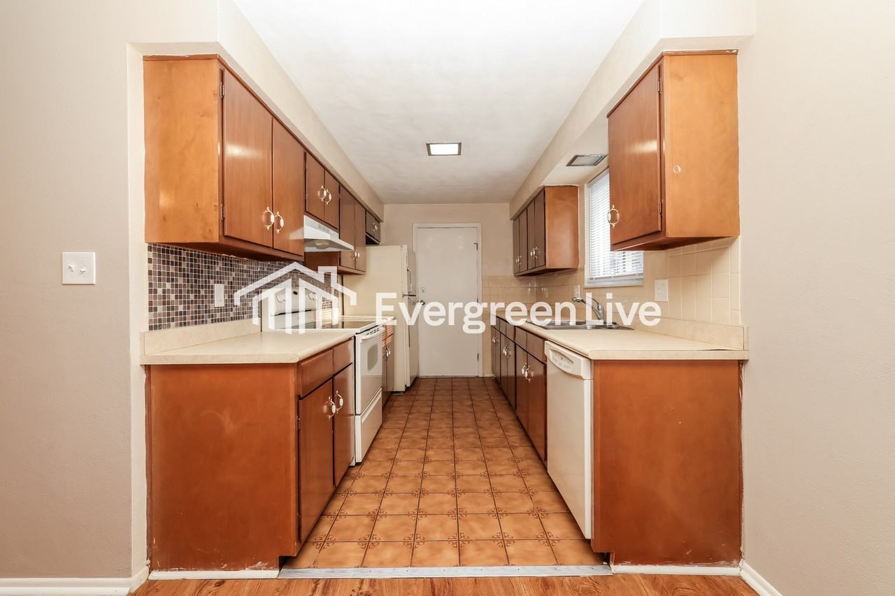 755 Ellsworth Dr - Photo 6 of 15