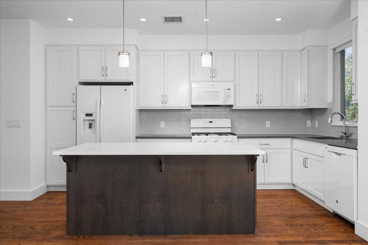 Marina Court - Photo 5 of 39