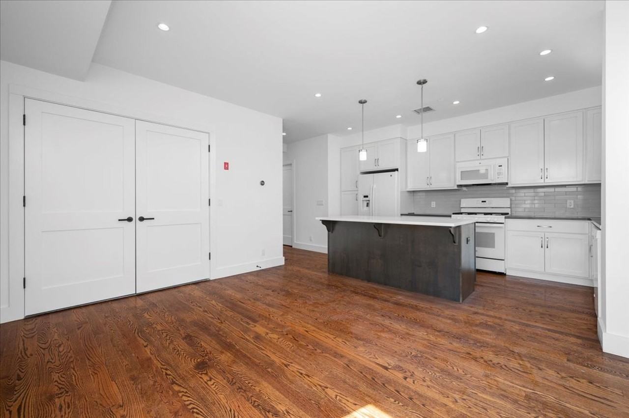 Marina Court - Photo 7 of 39