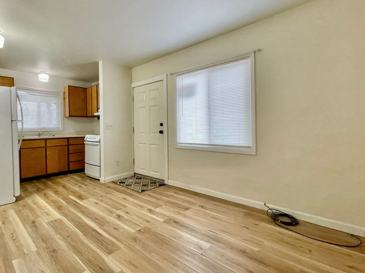 3410 N Pacific Hwy - Photo 6 of 21