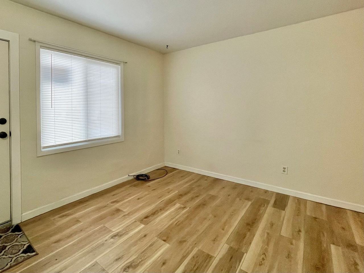 3410 N Pacific Hwy - Photo 7 of 21