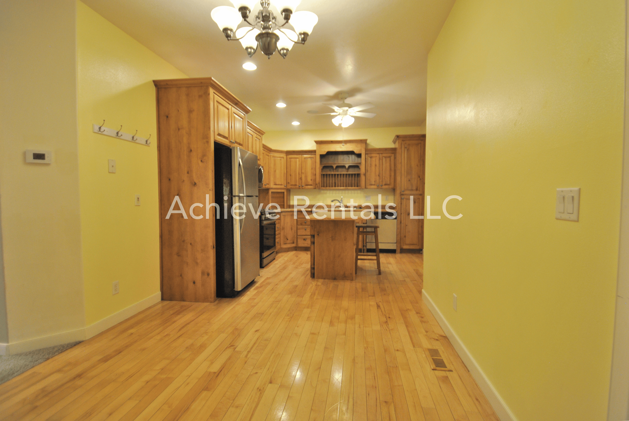 1035 N 130 W #100 - Photo 7 of 23