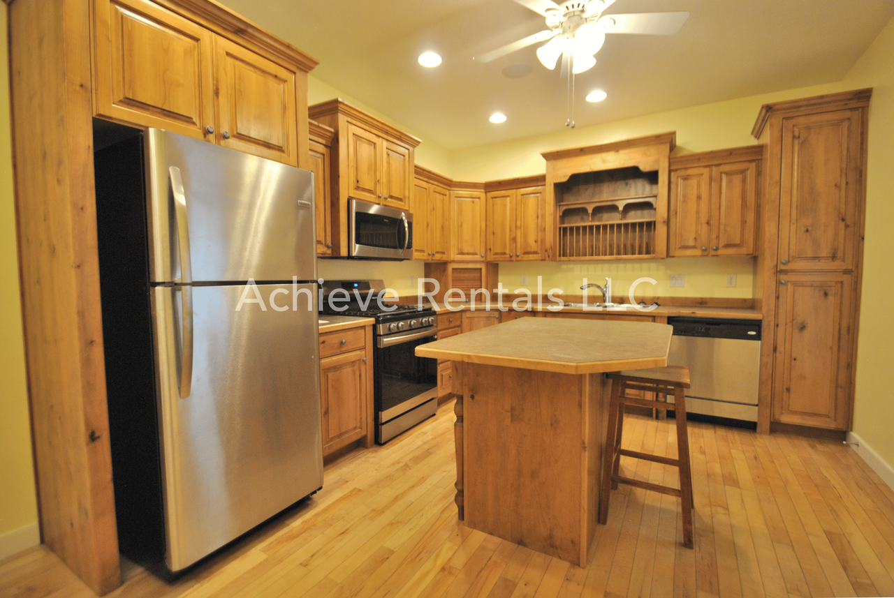 1035 N 130 W #100 - Photo 6 of 23