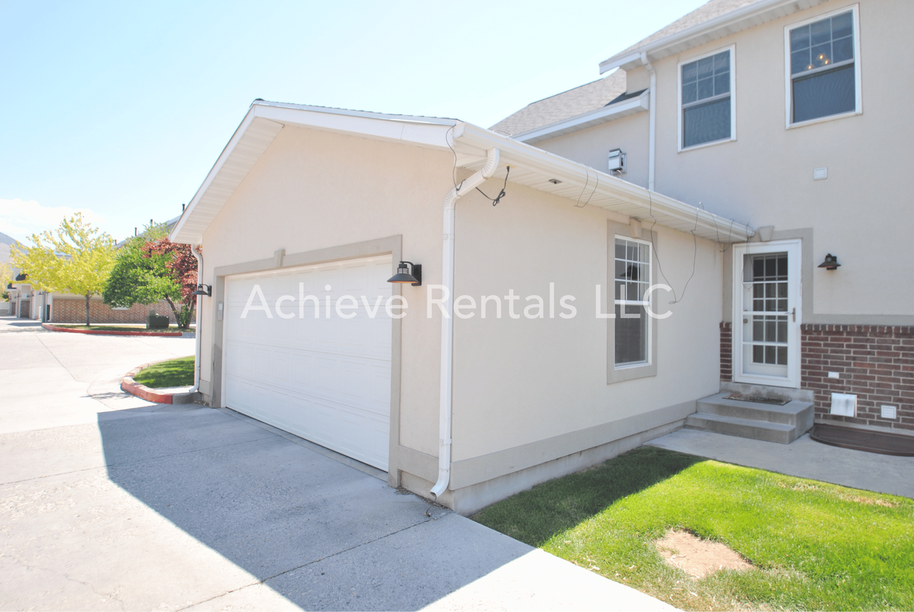 1035 N 130 W #100 - Photo 2 of 23