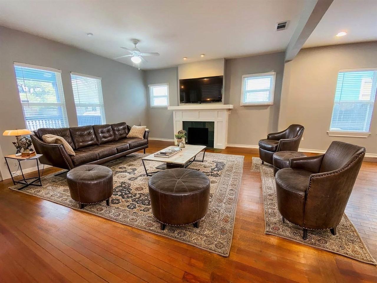 404A E 35th St - Photo 4 of 37