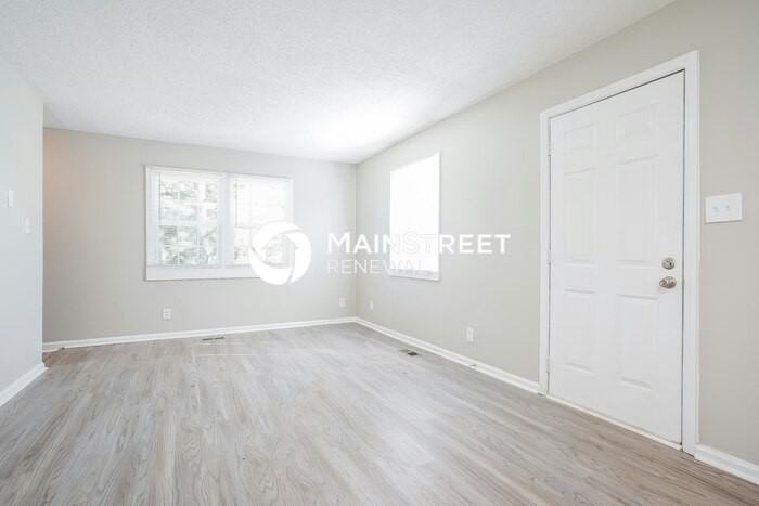 1022 Bacon St - Photo 3 of 17