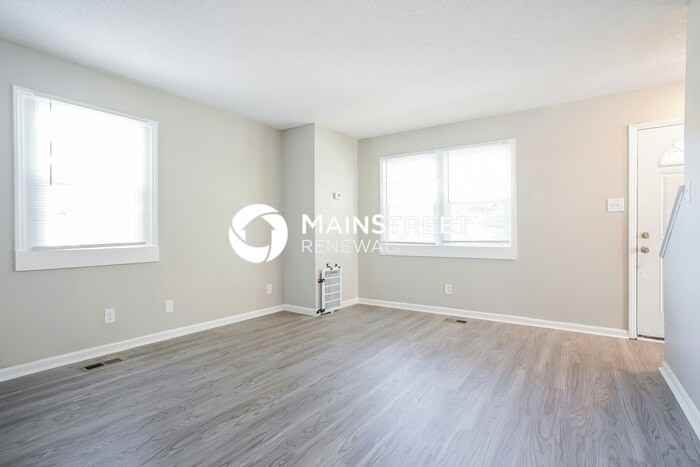 1022 Bacon St - Photo 5 of 17