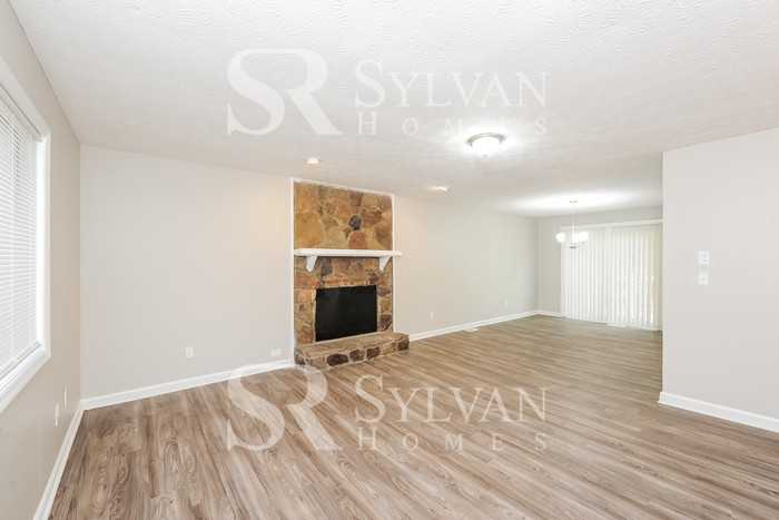 4391 Sandy Plains Rd - Photo 5 of 17