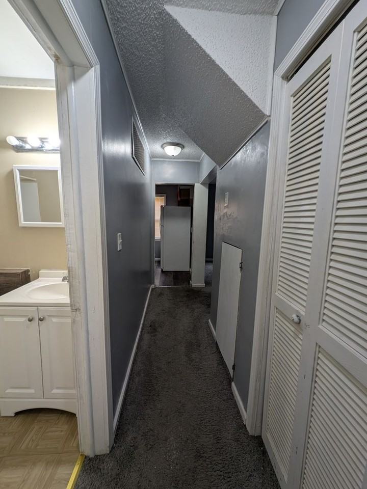 29024 Dawson Avenue - Photo 6 of 13