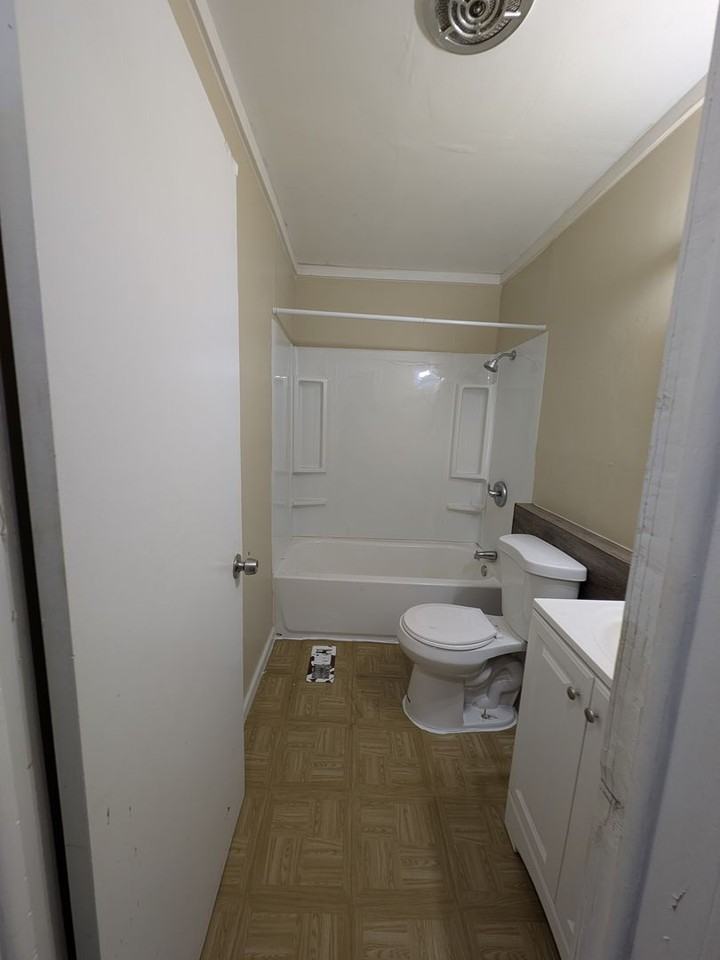 29024 Dawson Avenue - Photo 7 of 13