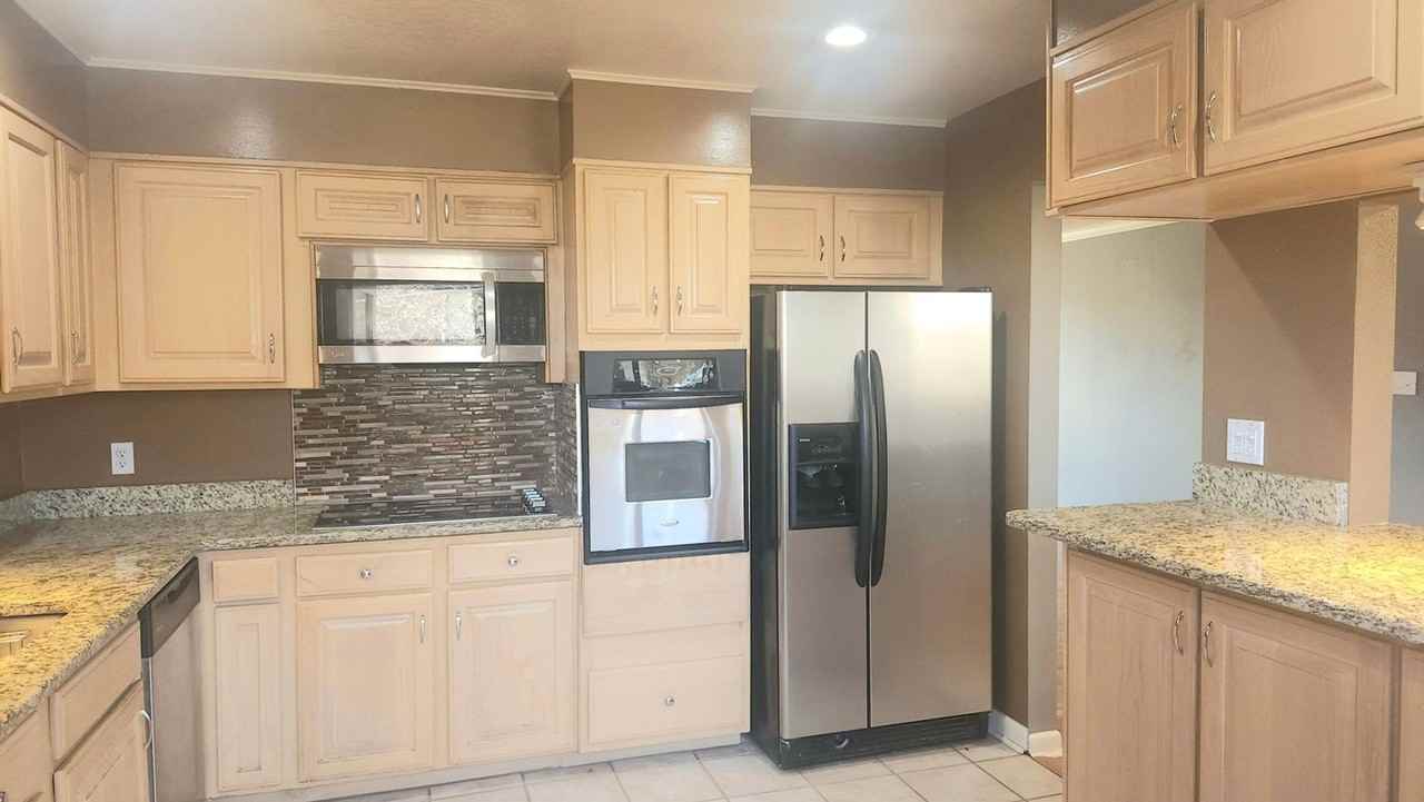 6068 Vivian Court - Photo 7 of 24