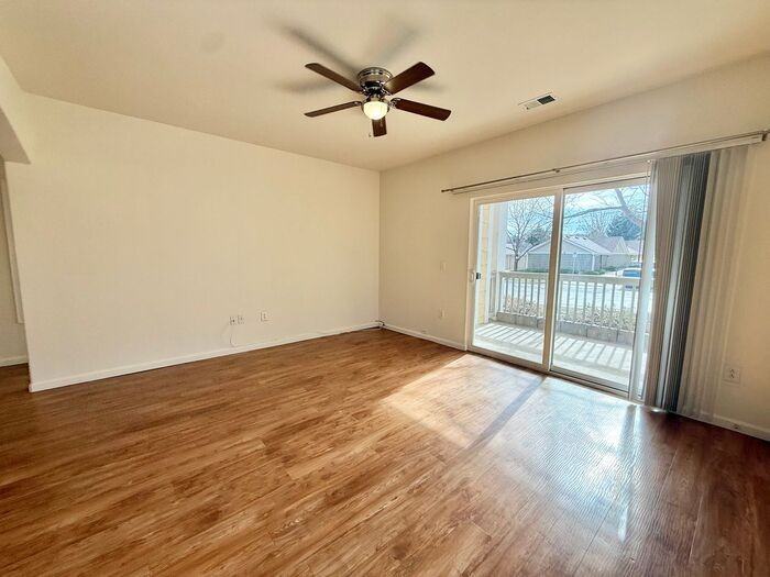 4675 Hahns Peak Dr #101 - Photo 4 of 31