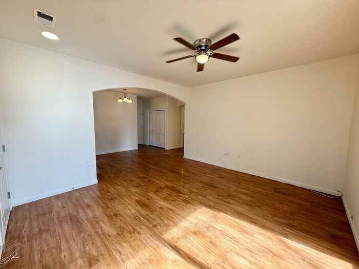 4675 Hahns Peak Dr #101 - Photo 5 of 31