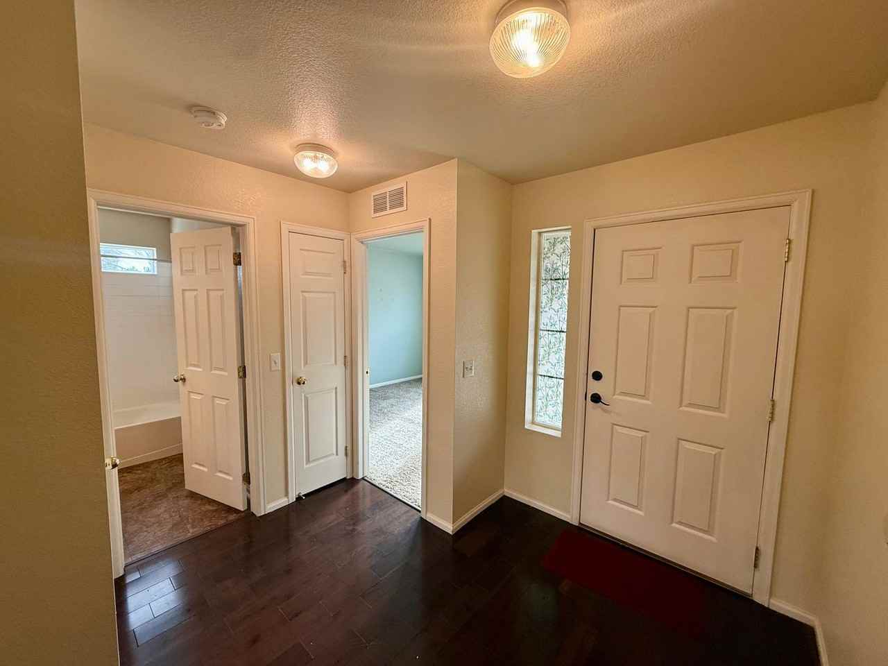 2044 Falcon Ridge Dr - Photo 3 of 33