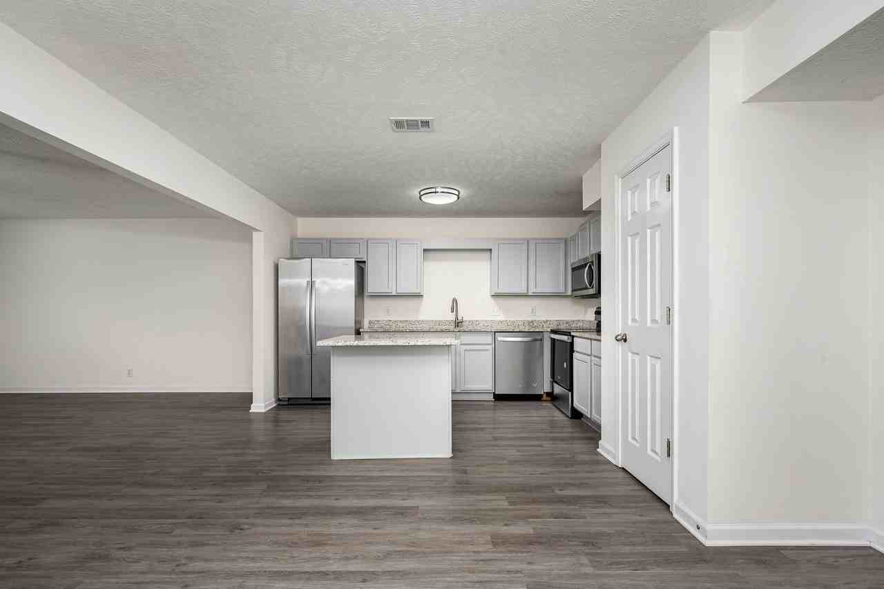 4910 Laura Jeanne Boulevard - Photo 7 of 37