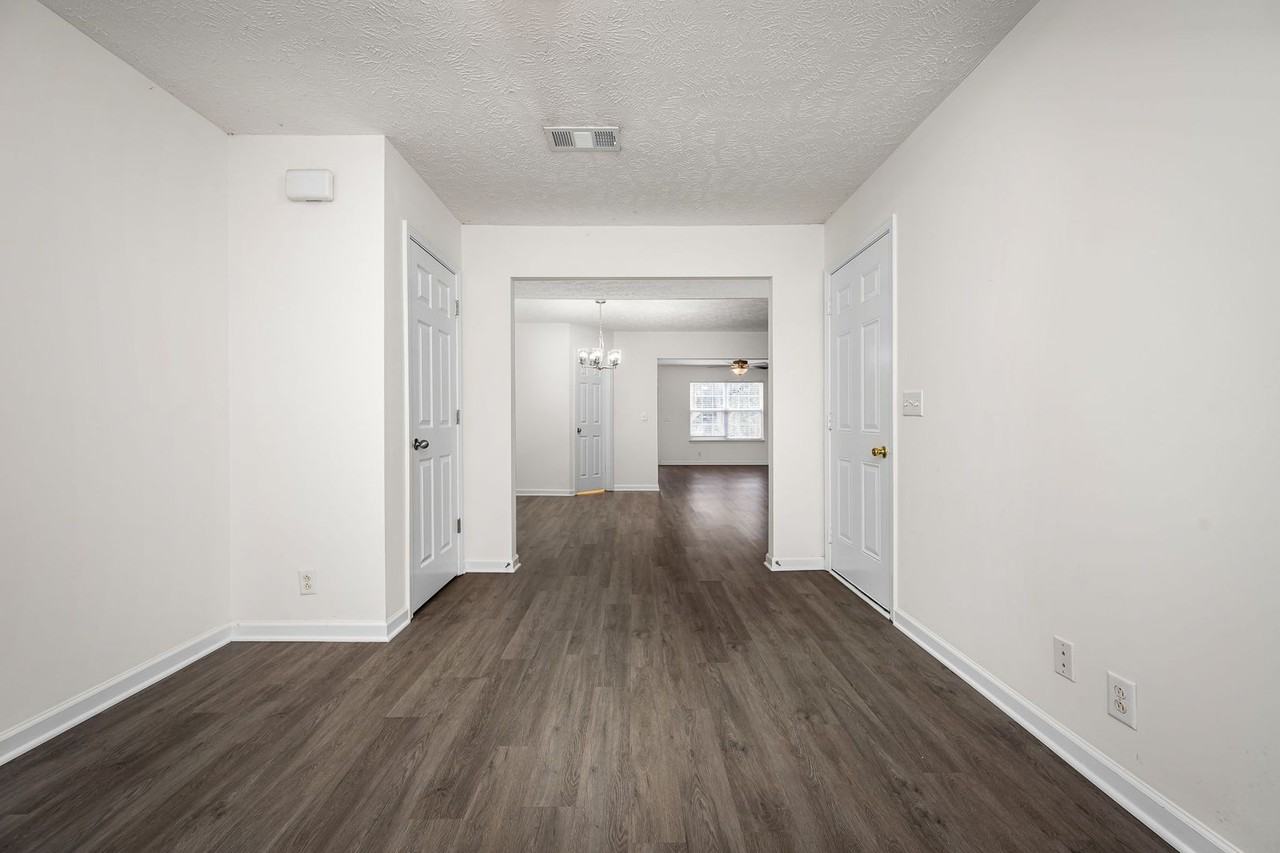 4910 Laura Jeanne Boulevard - Photo 6 of 37