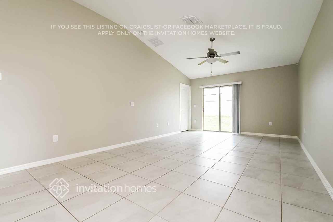 7121 Amelia Cove Ct - Photo 3 of 17