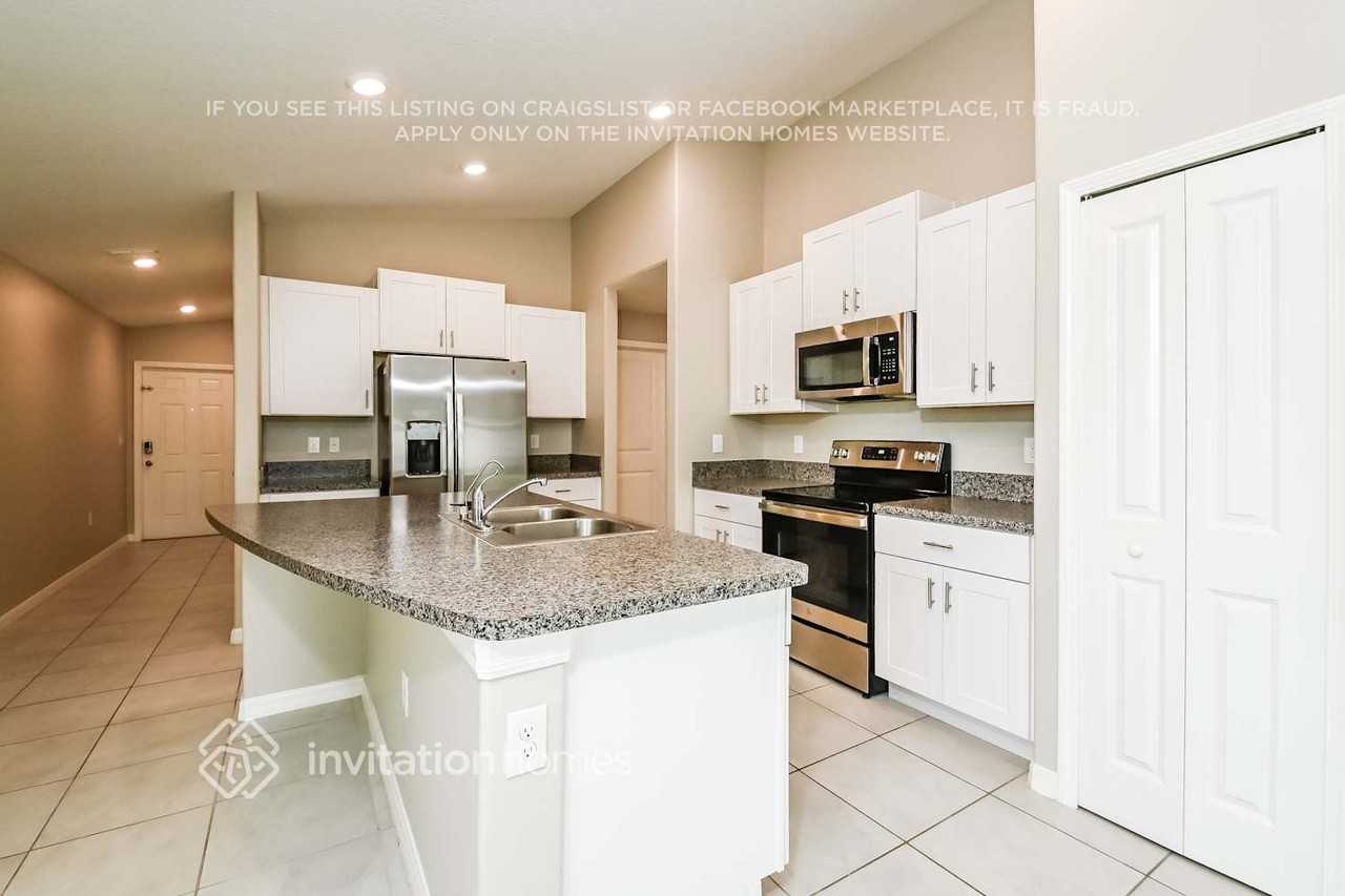 7121 Amelia Cove Ct - Photo 6 of 17