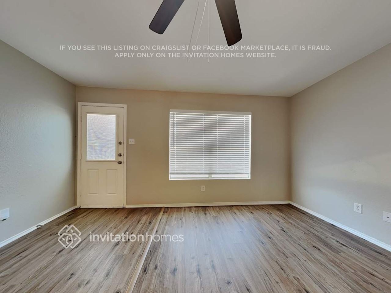 1509 Queens Brook Ln - Photo 3 of 18