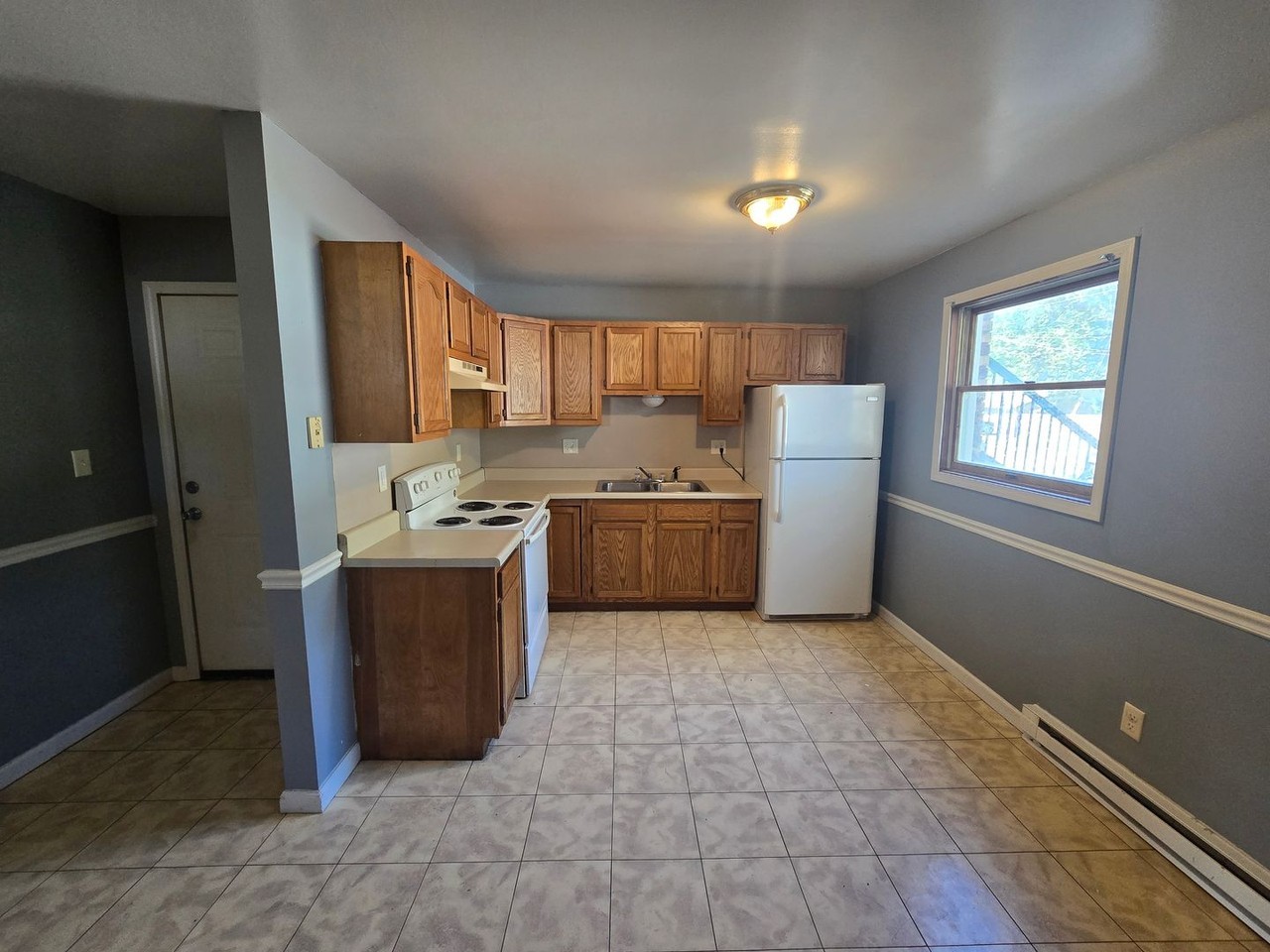 420 E Bryan St - Photo 2 of 8