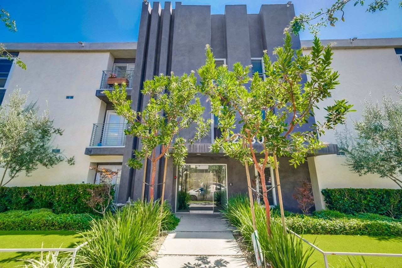 2330 S. Corning St (B) - Photo 3 of 37