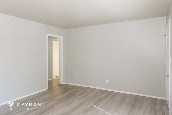 304 Beard Street - Photo 4 of 12