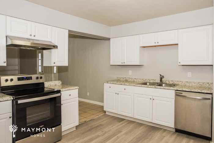 304 Beard Street - Photo 5 of 12