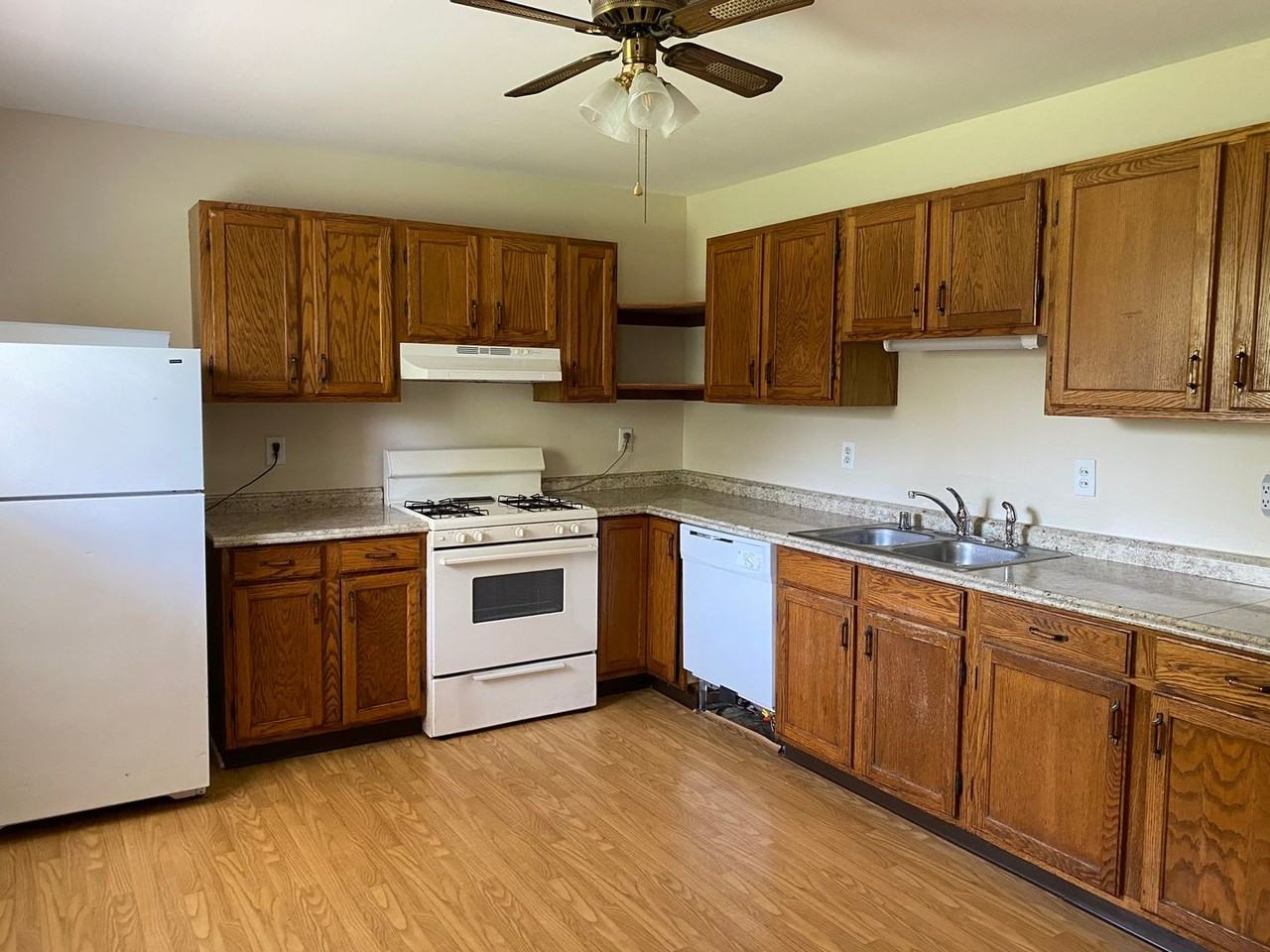 1116 Centurian Rd - Photo 3 of 29