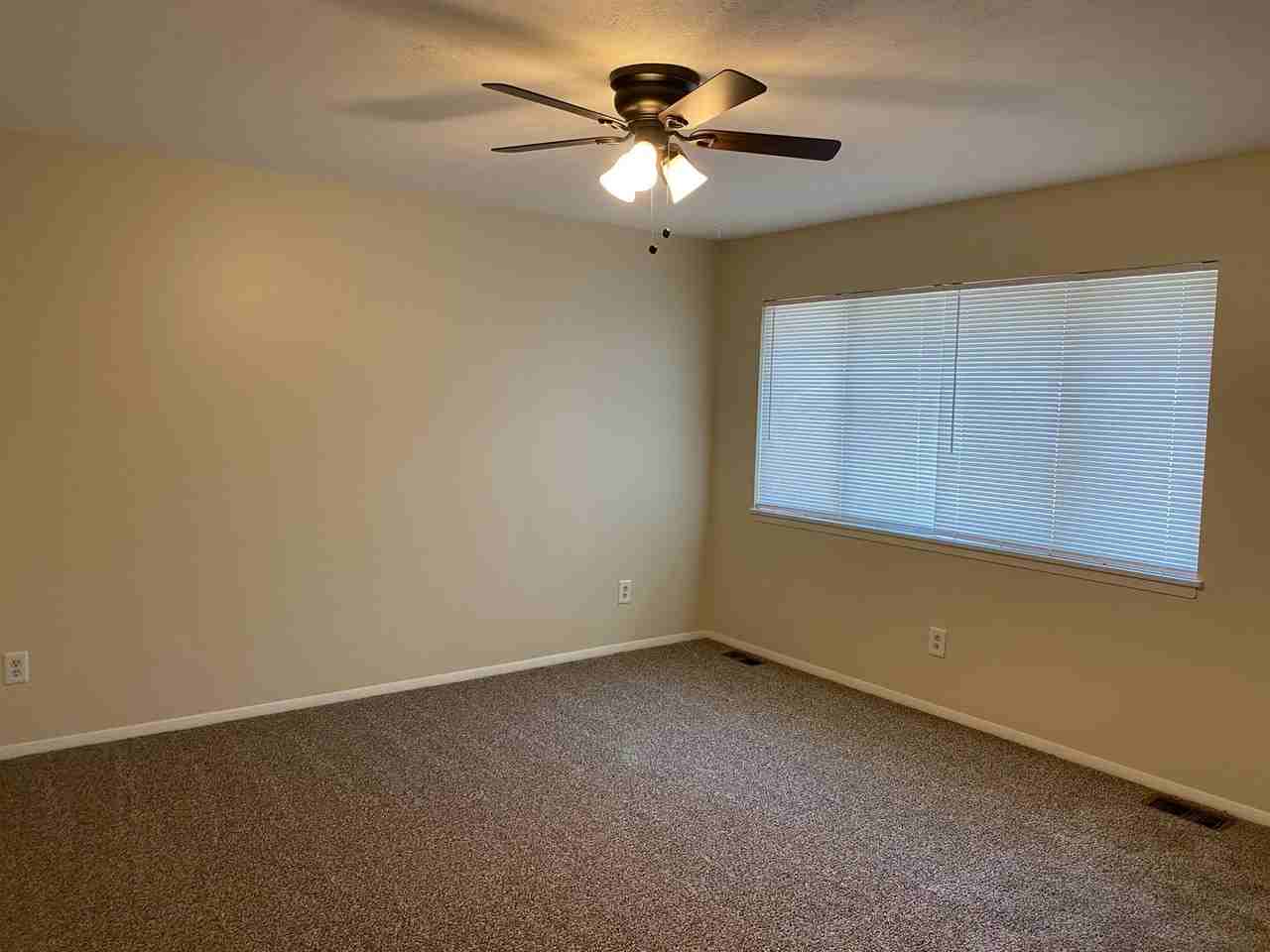 1116 Centurian Rd - Photo 4 of 29