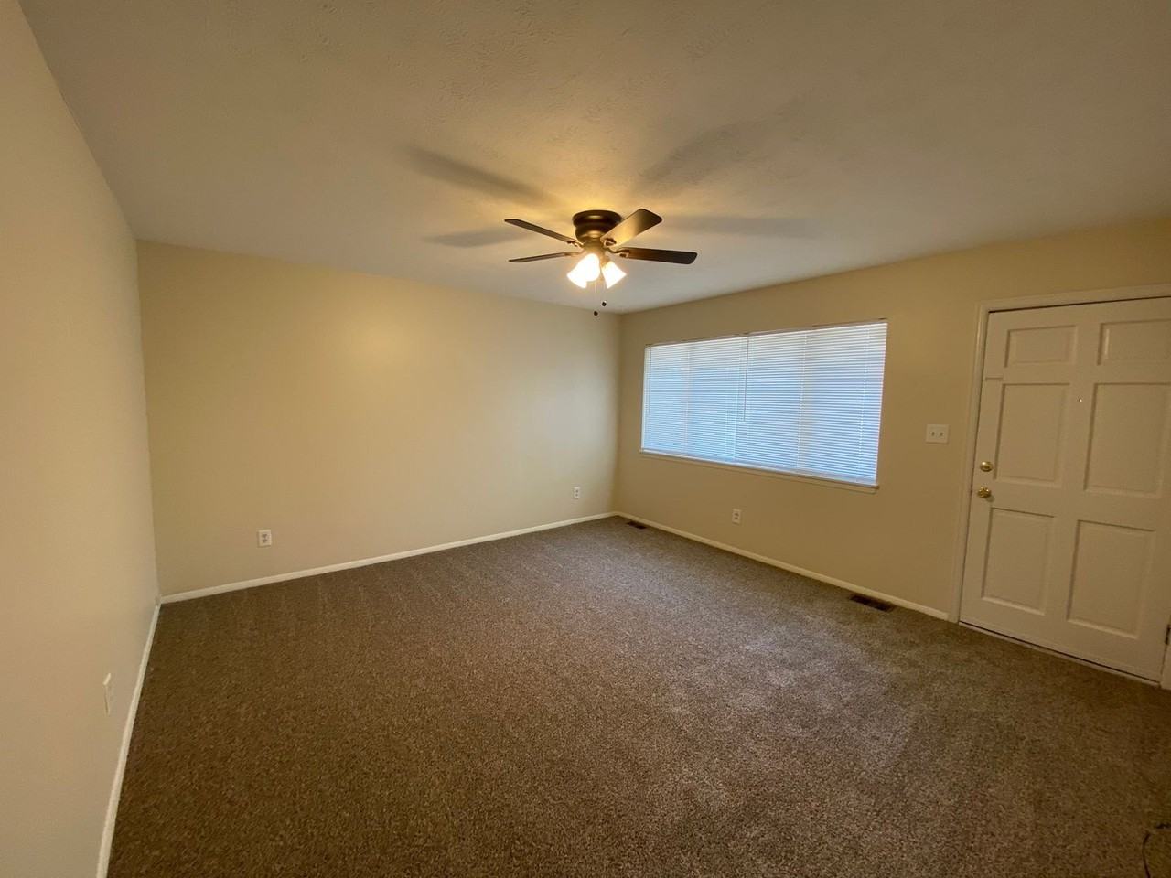 1116 Centurian Rd - Photo 5 of 29