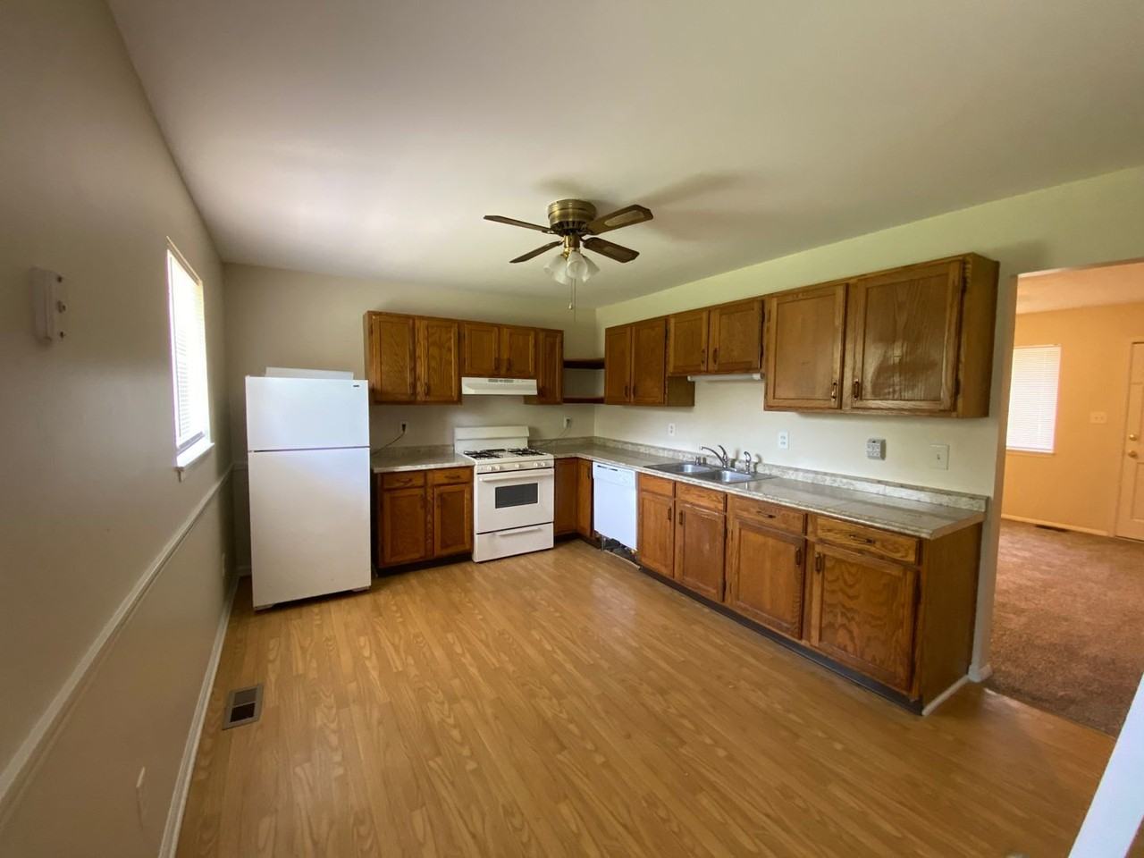 1116 Centurian Rd - Photo 6 of 29