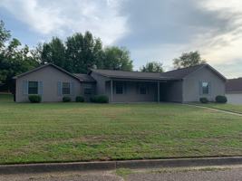 featured image of 219 Lakeside Dr