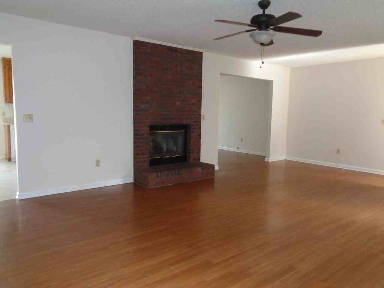 219 Lakeside Dr - Photo 2 of 12