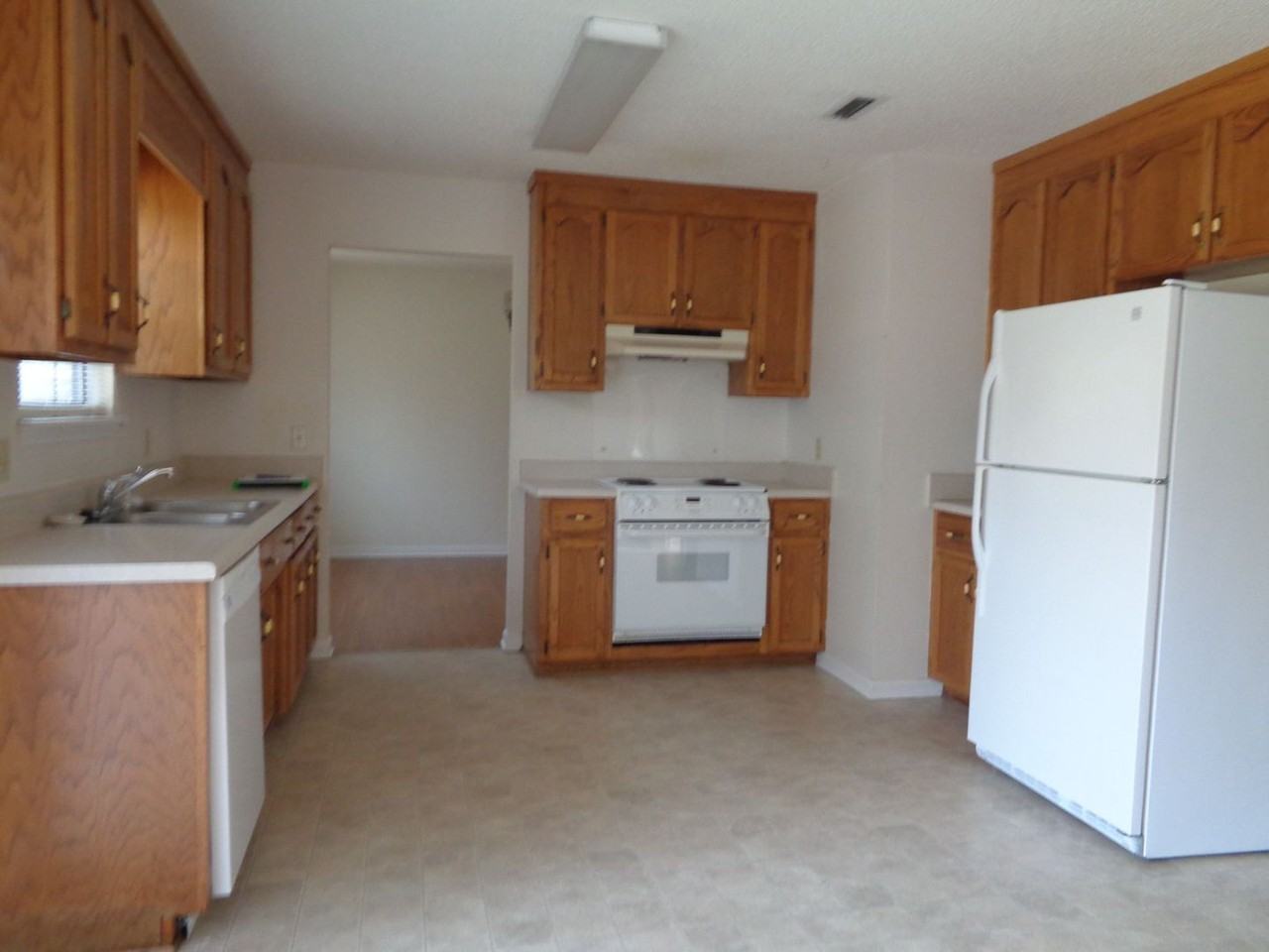 219 Lakeside Dr - Photo 3 of 12