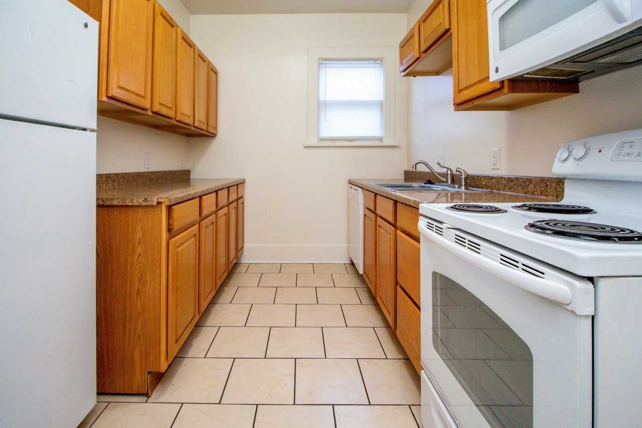 1111 Hamilton Way - Photo 3 of 19