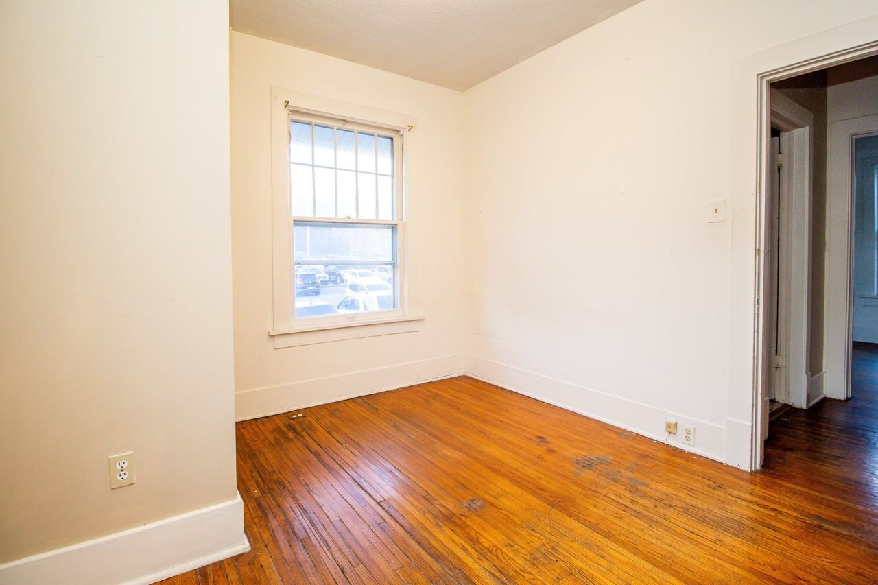 1111 Hamilton Way - Photo 4 of 19