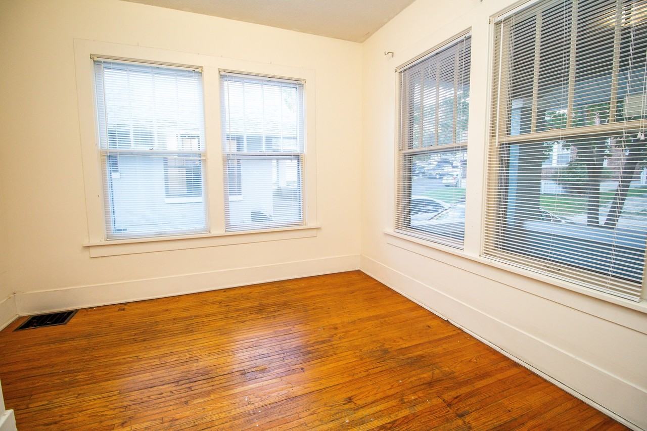 1111 Hamilton Way - Photo 3 of 19