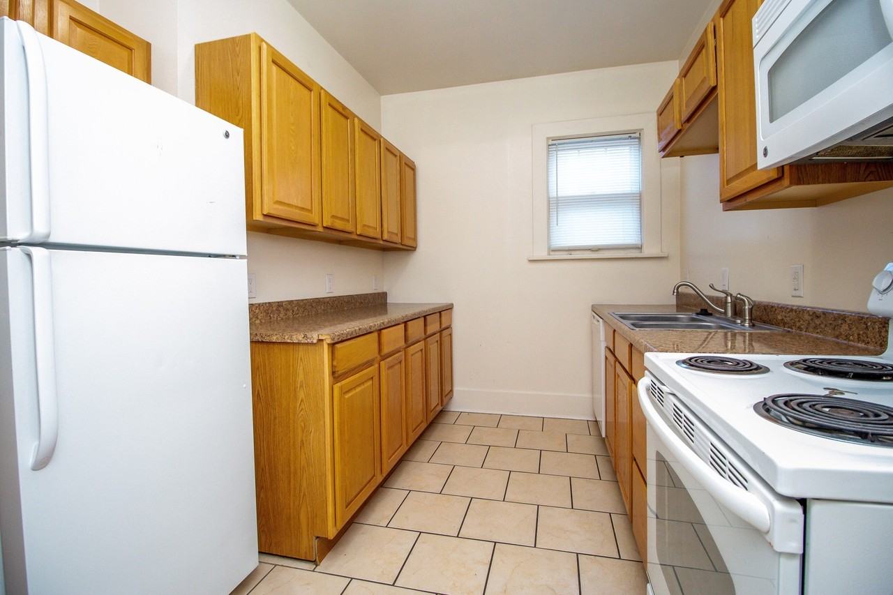 1111 Hamilton Way - Photo 4 of 19