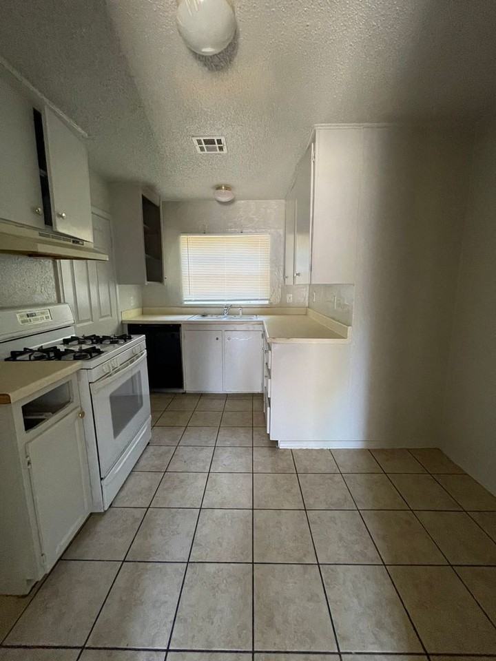 4257 East Young Place - Photo 2 of 9