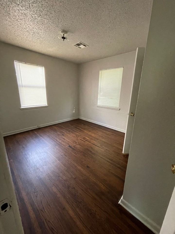 4257 East Young Place - Photo 4 of 9