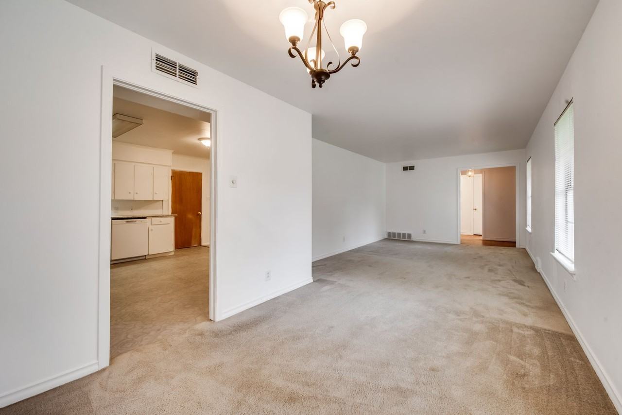 1002 Majors Dr - Photo 3 of 20