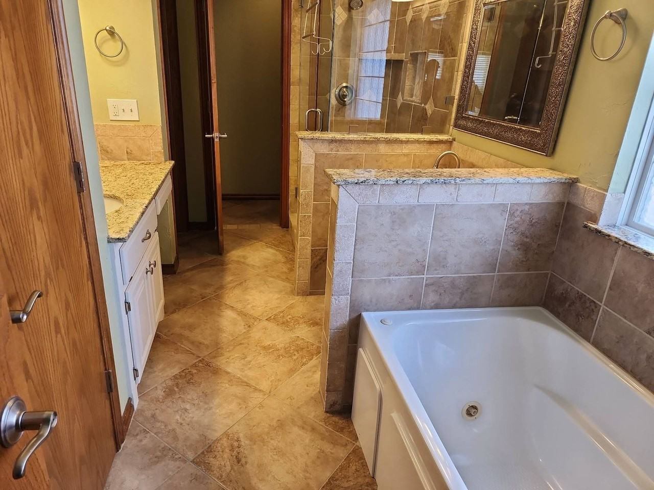 2824 Sw 108th St - Photo 6 of 28