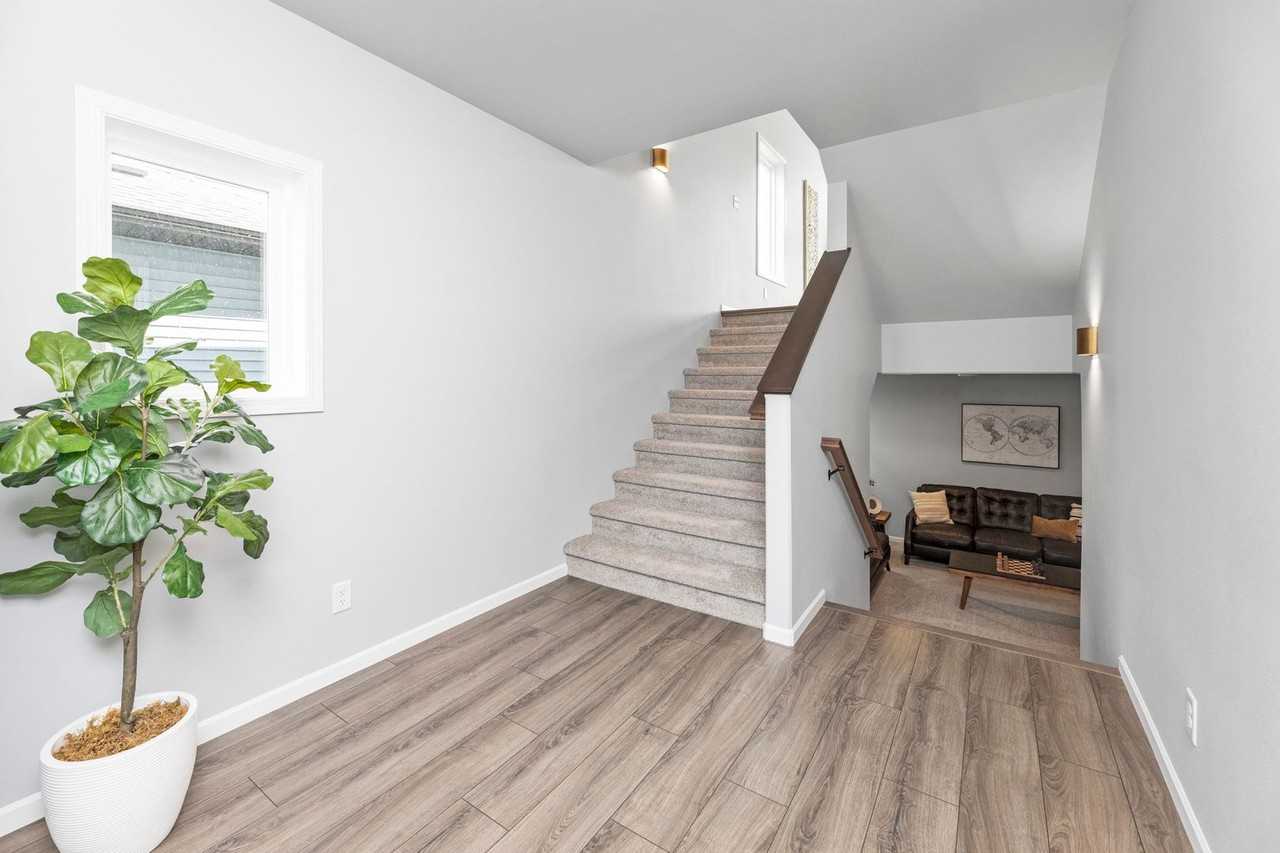 7495 23rd Street South - Photo 4 of 23