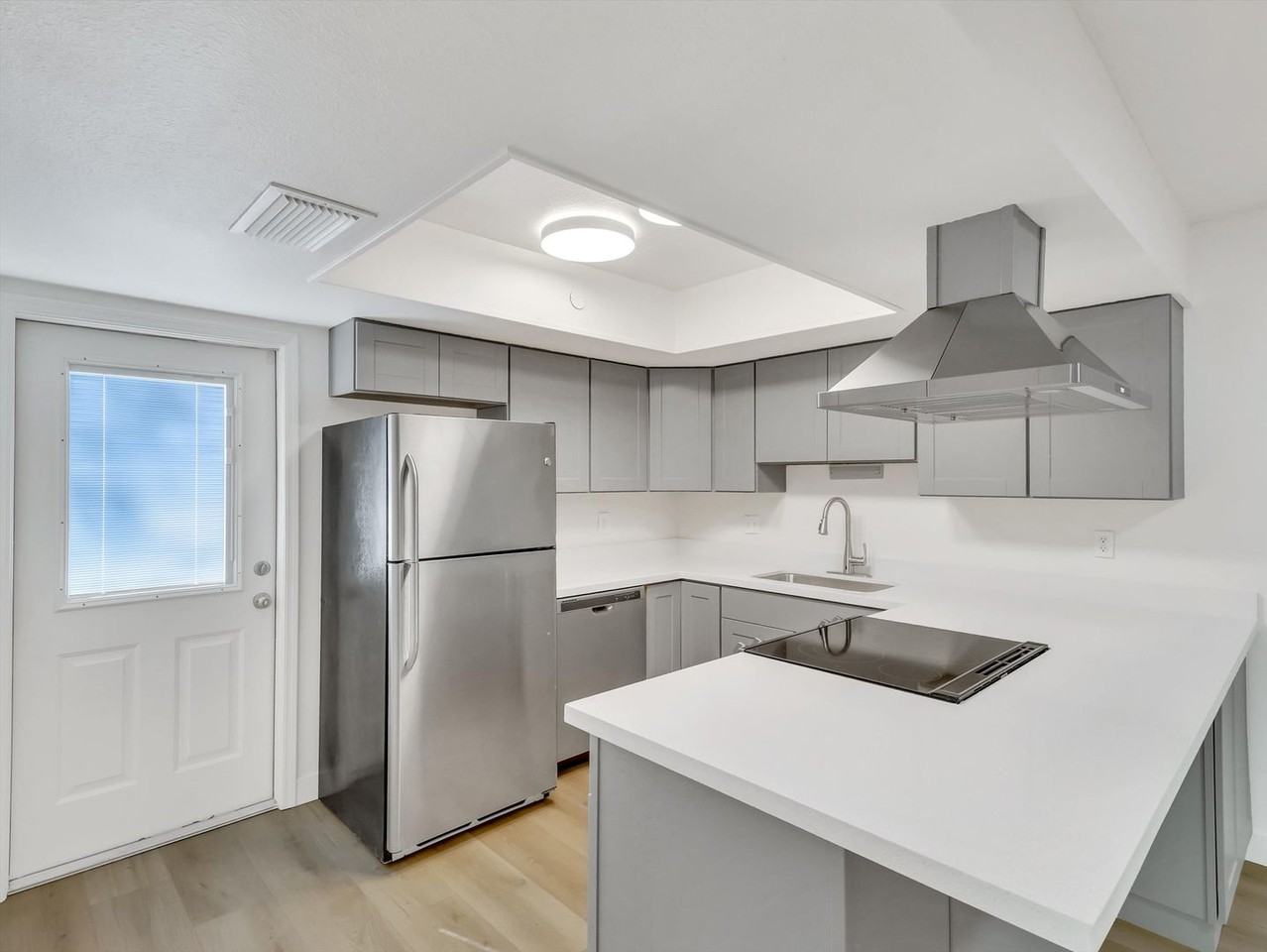 429 West La Jolla Drive - Photo 7 of 24