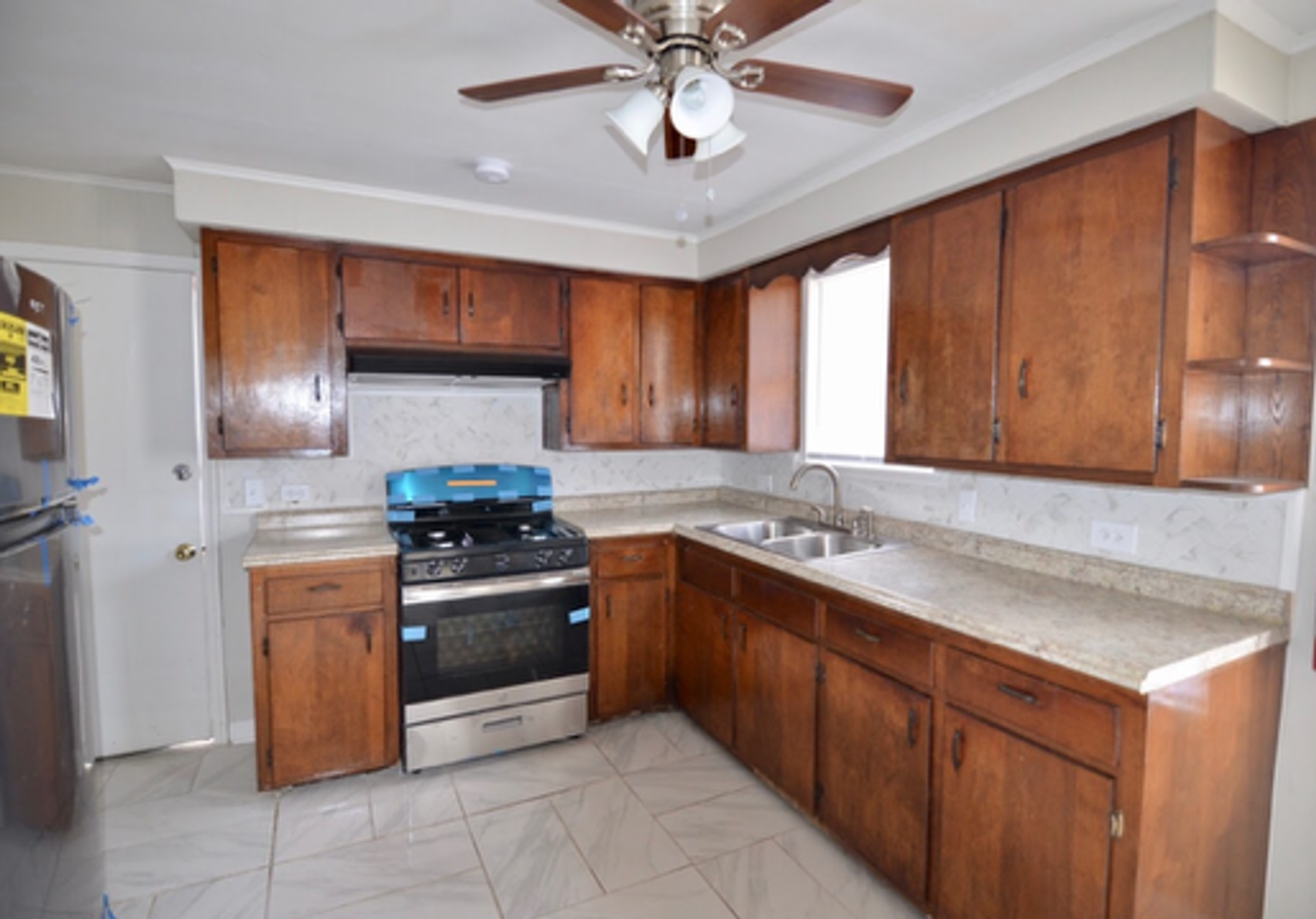 4378 Dawson Dr - Photo 2 of 9