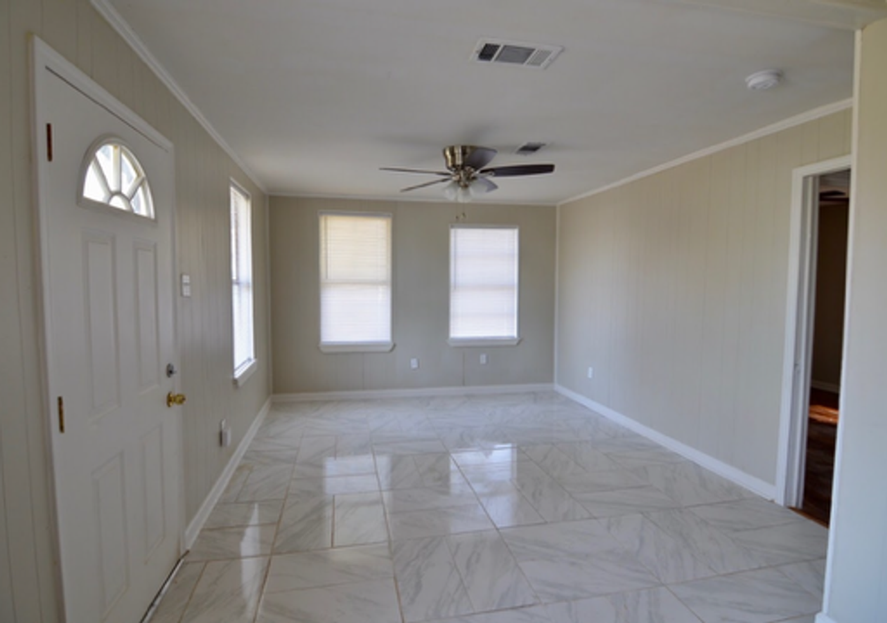 4378 Dawson Dr - Photo 4 of 9