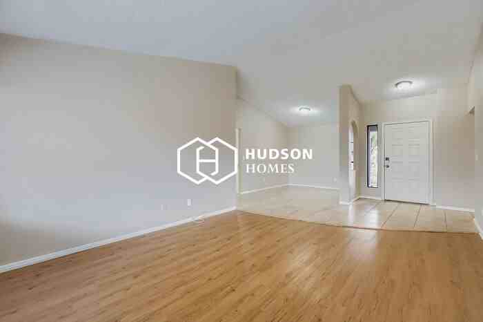 9139 W Banff Ln - Photo 6 of 30