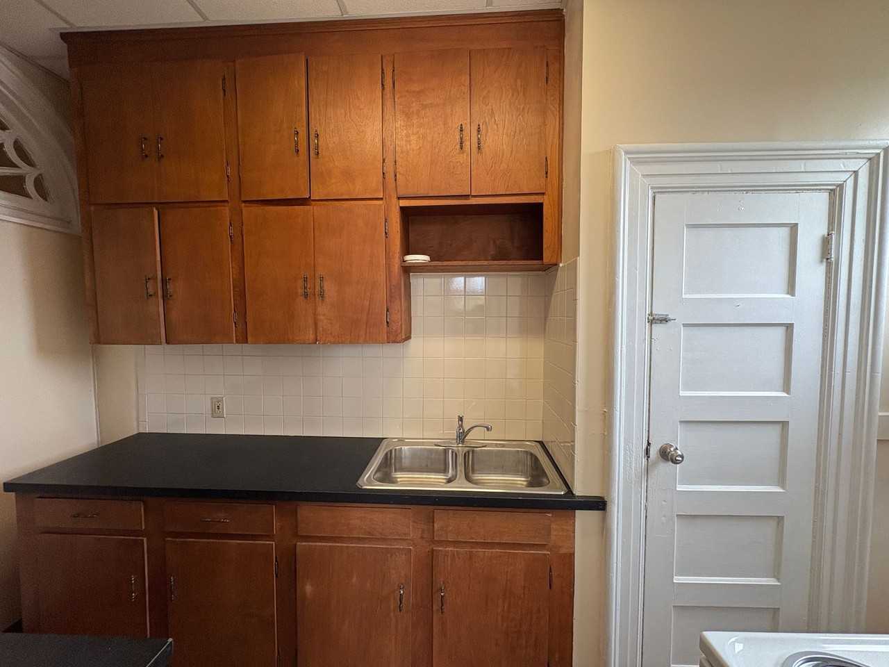 110 Langhorne Ln #4 - Photo 6 of 15