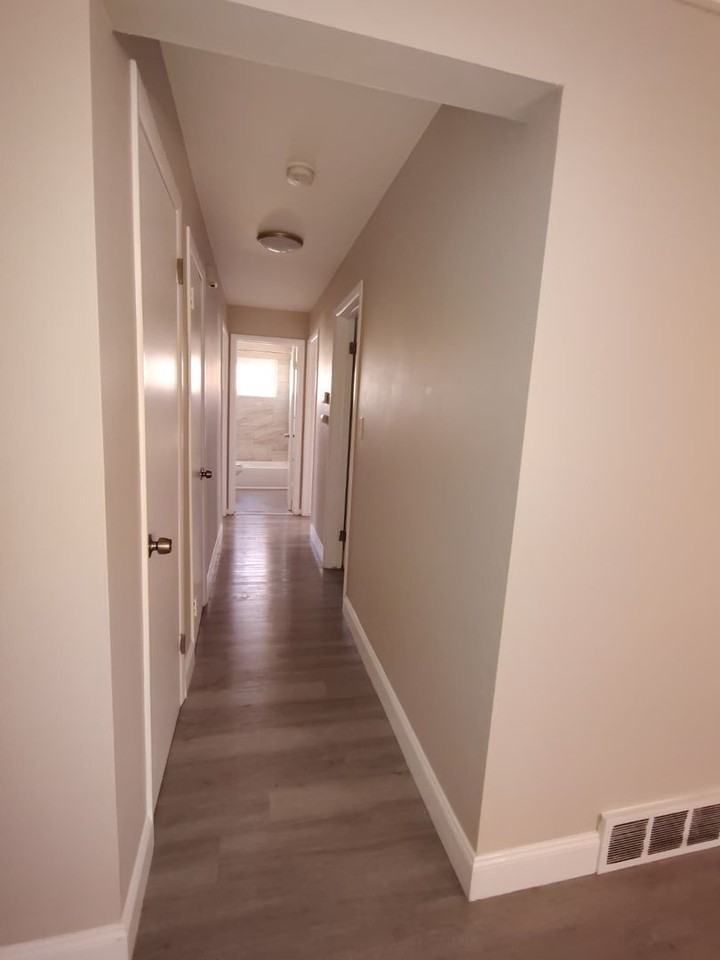 22418 Gascony Ave - Photo 7 of 13