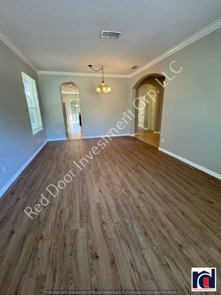 559 Hiawatha Palm Pl - Photo 3 of 50